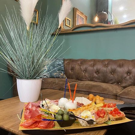 B&B Caffe Retro' 시스테르나 디 라티나 외부 사진