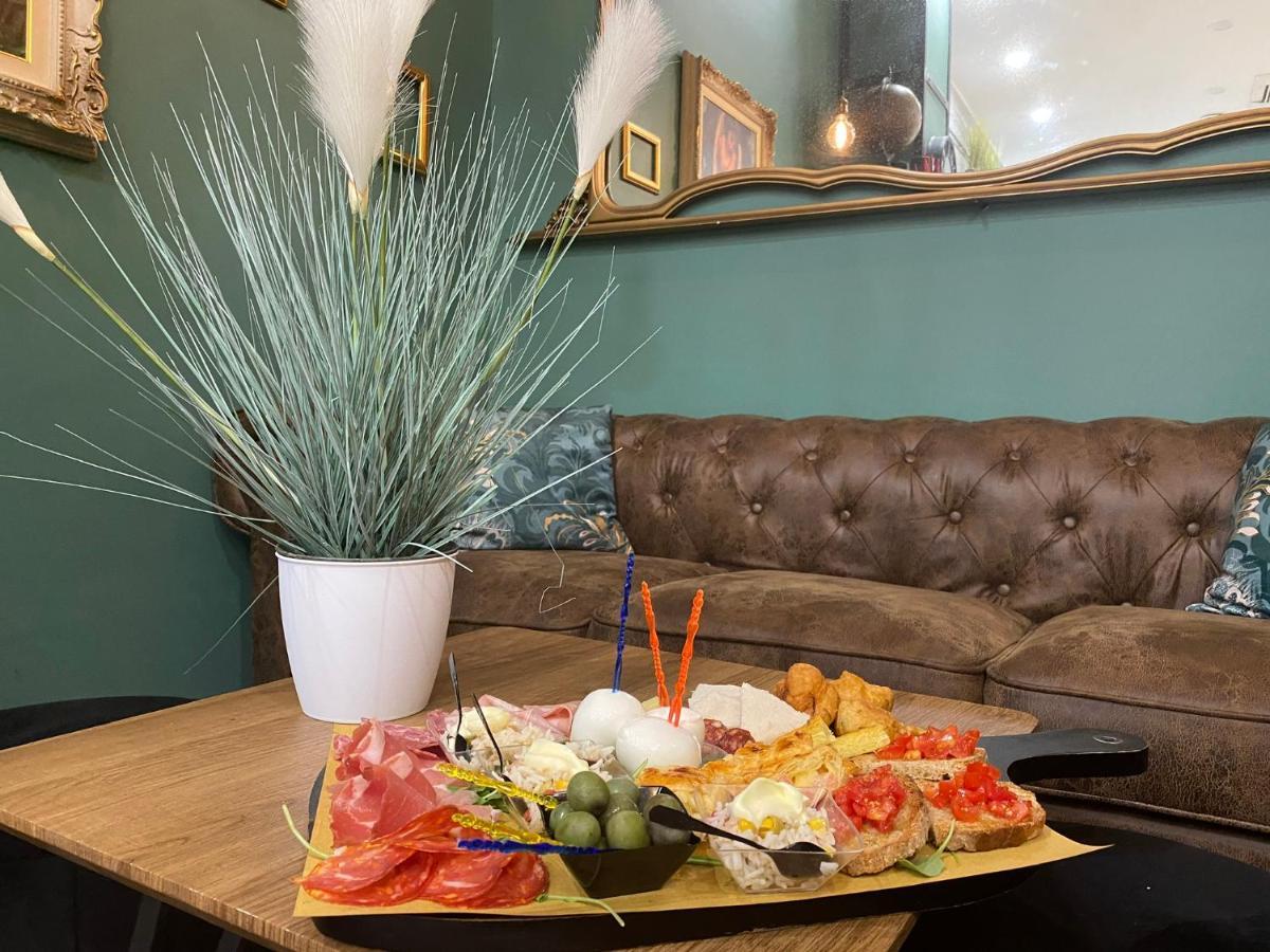 B&B Caffe Retro' 시스테르나 디 라티나 외부 사진
