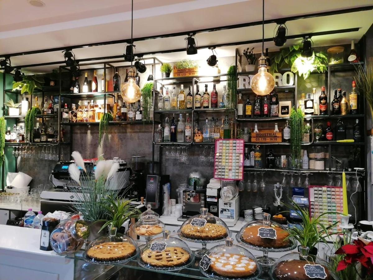 B&B Caffe Retro' 시스테르나 디 라티나 외부 사진