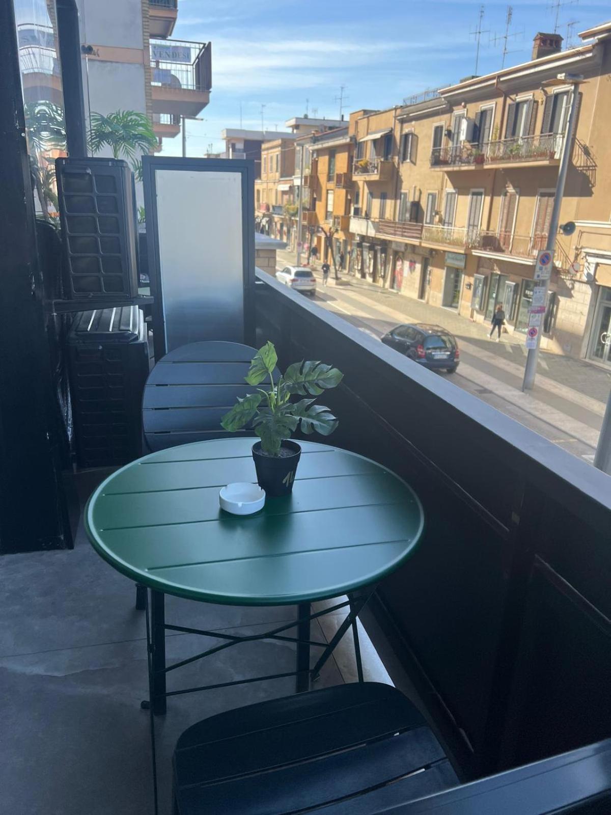 B&B Caffe Retro' 시스테르나 디 라티나 외부 사진